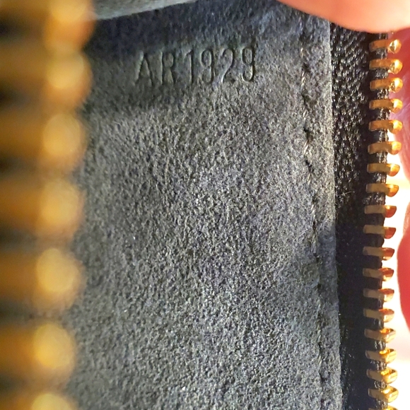 Authentic Louis Vuitton Pochette in Black Epi Leather - Picture 10 of 16